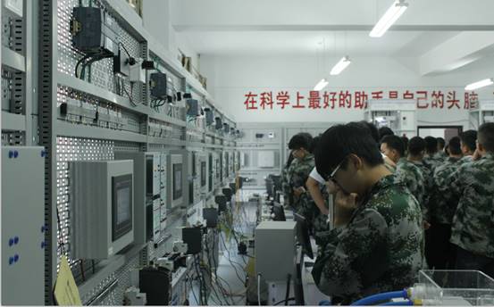 走進校園，共筑未來 新生實訓工廠、實驗室參觀與教育咨詢服務體驗